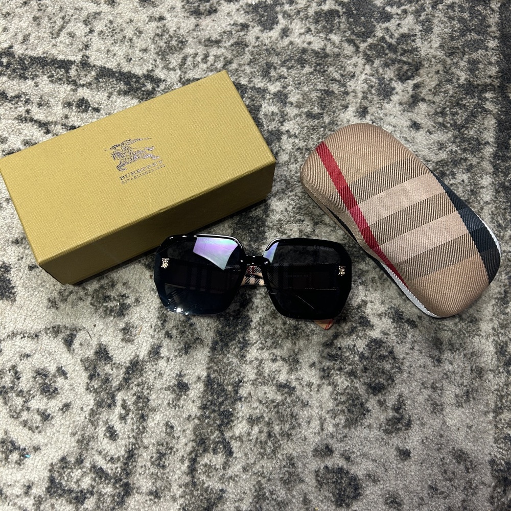 Burberry Black Sunglasses with Case